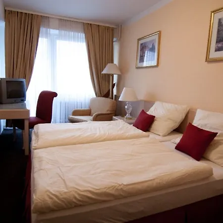 Hotel Oaza 3*